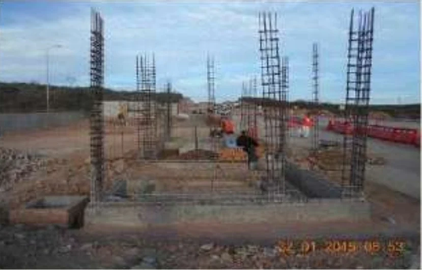 Caseta de peaje y 7 pasos inferiores vehiculares · fotografía de obra