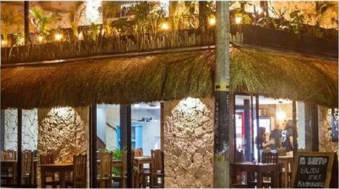 Hostal Maka y Cafetería El Santo · fotografía de obra