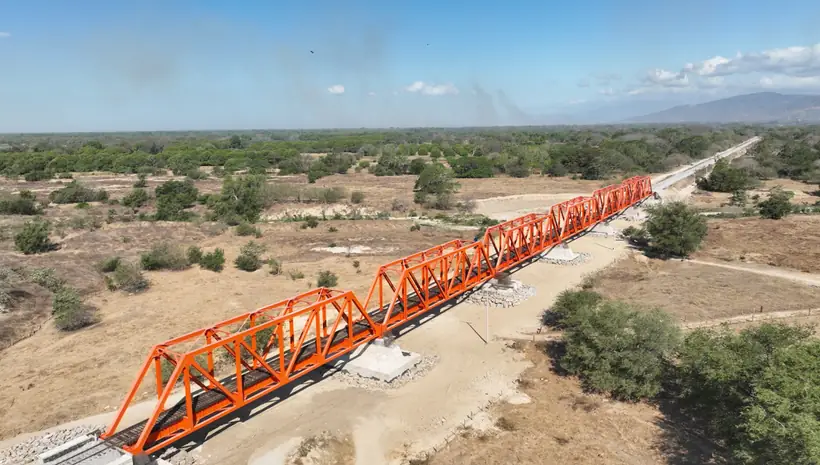 Puente de armadura metálica de la Línea K del Corredor Interoceánico